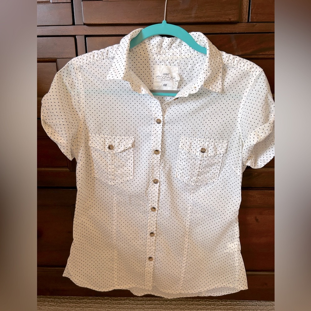 Ladies H&M slim fitting polka dot button down blouse size 10